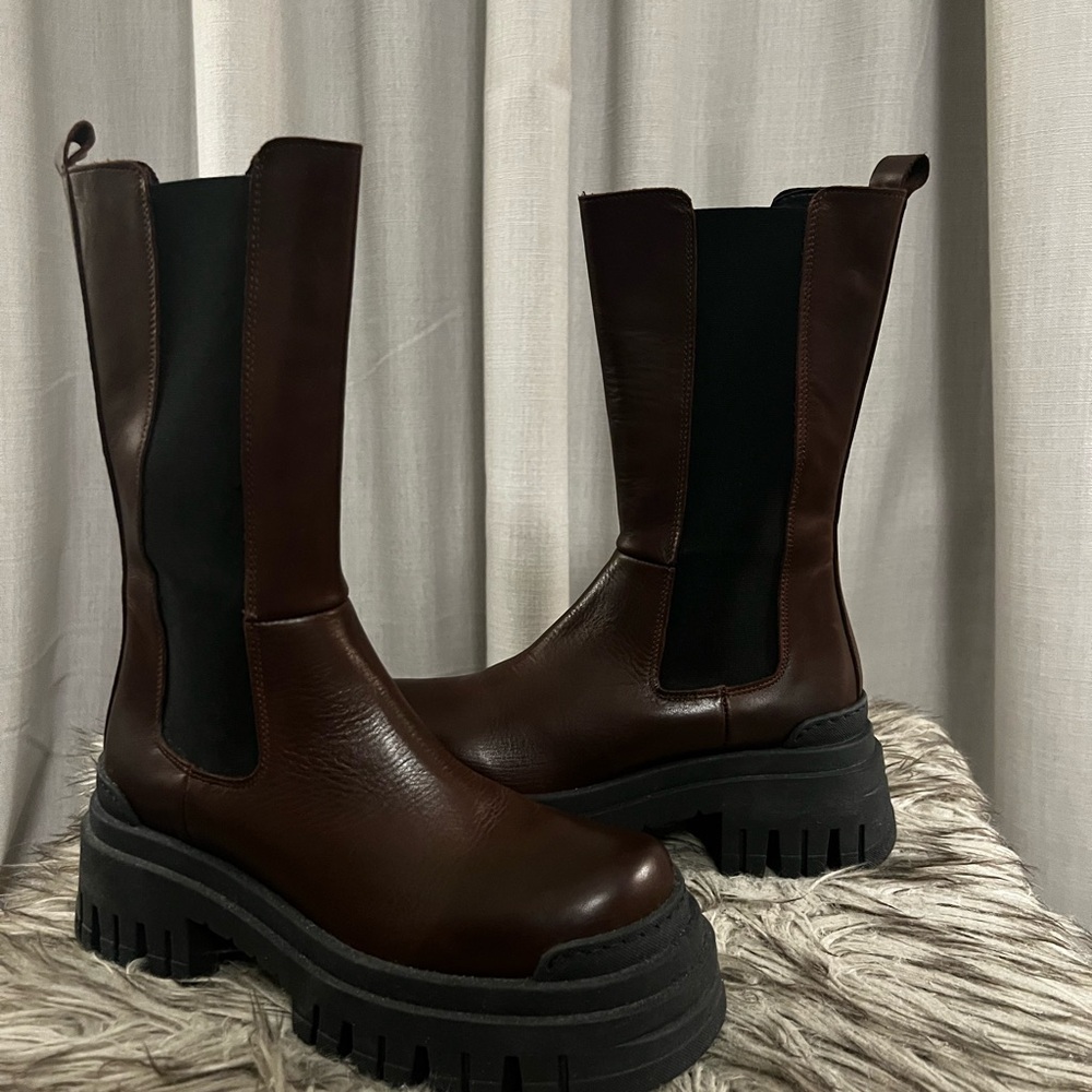 L'intervalle Edmonton Brown Leather Lug Chelsea Boots - size 37